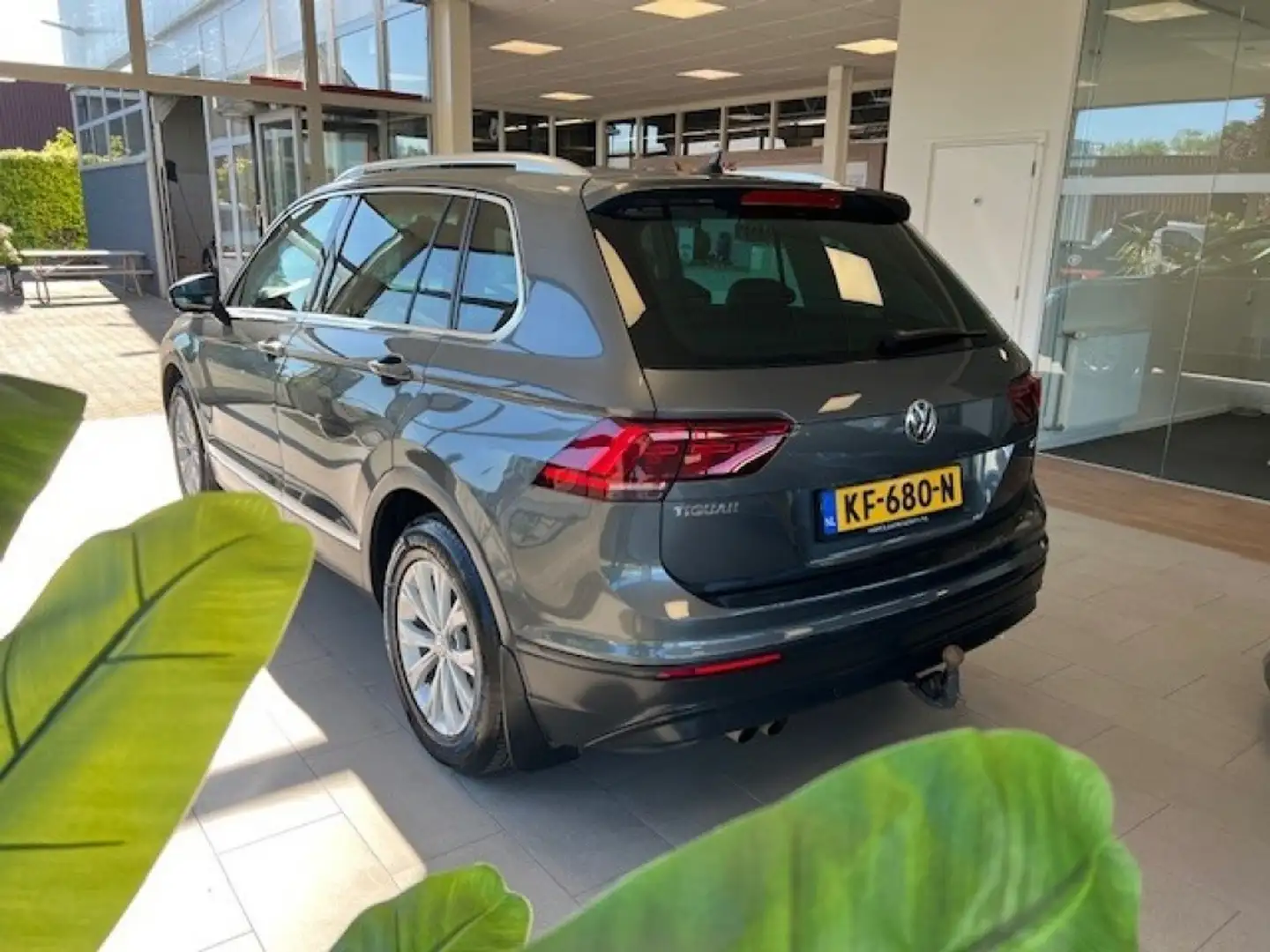 Volkswagen Tiguan 1.4 TSI ACT Highline. Leer Panorama dak Gris - 2