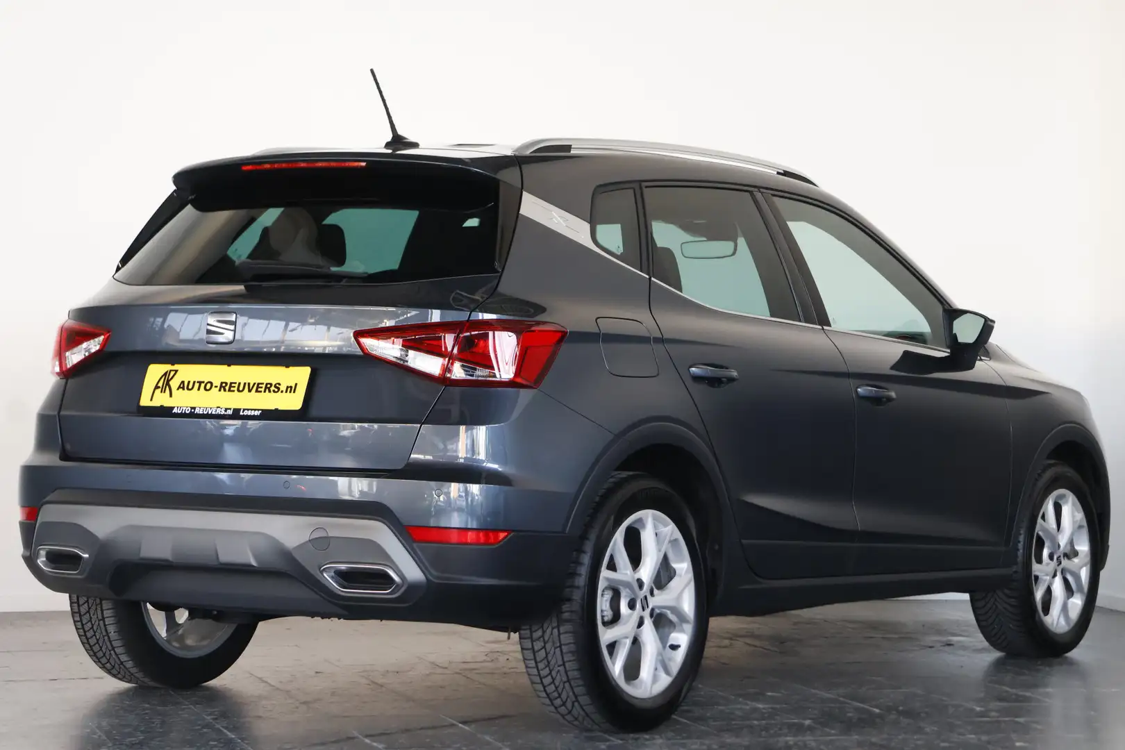 SEAT Arona 1.0 TSI FR / LED / Navi / CarPlay / ACC / Clima Grijs - 2