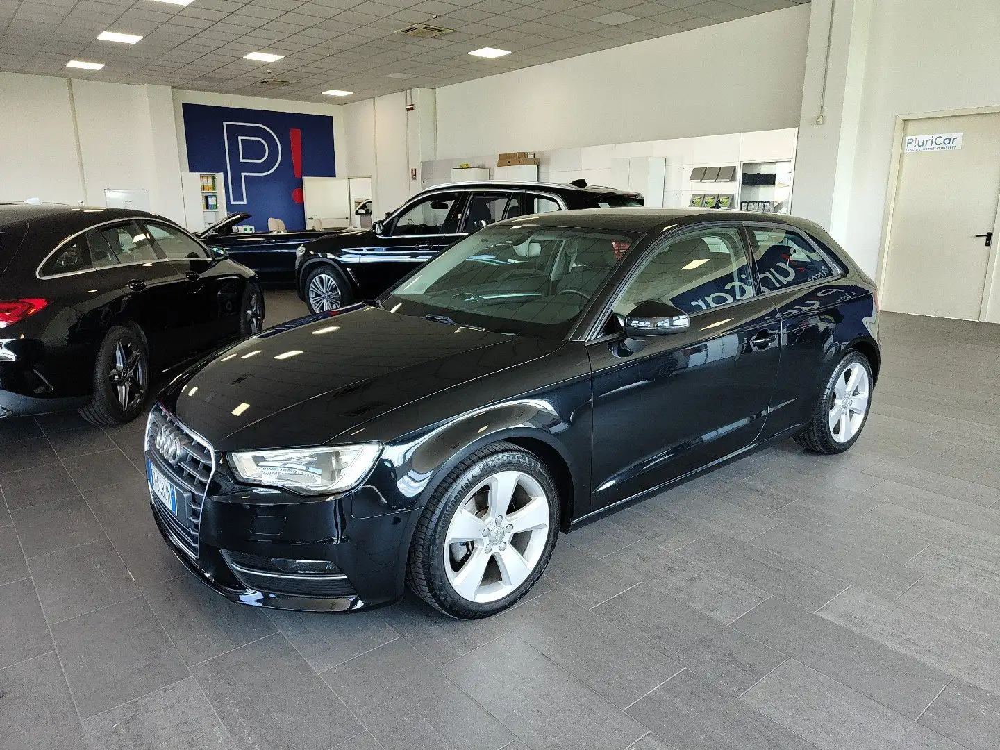 Audi A3 1.6TDI Ambition S tronic Auto Navi Cruise FariXeno Nero - 1