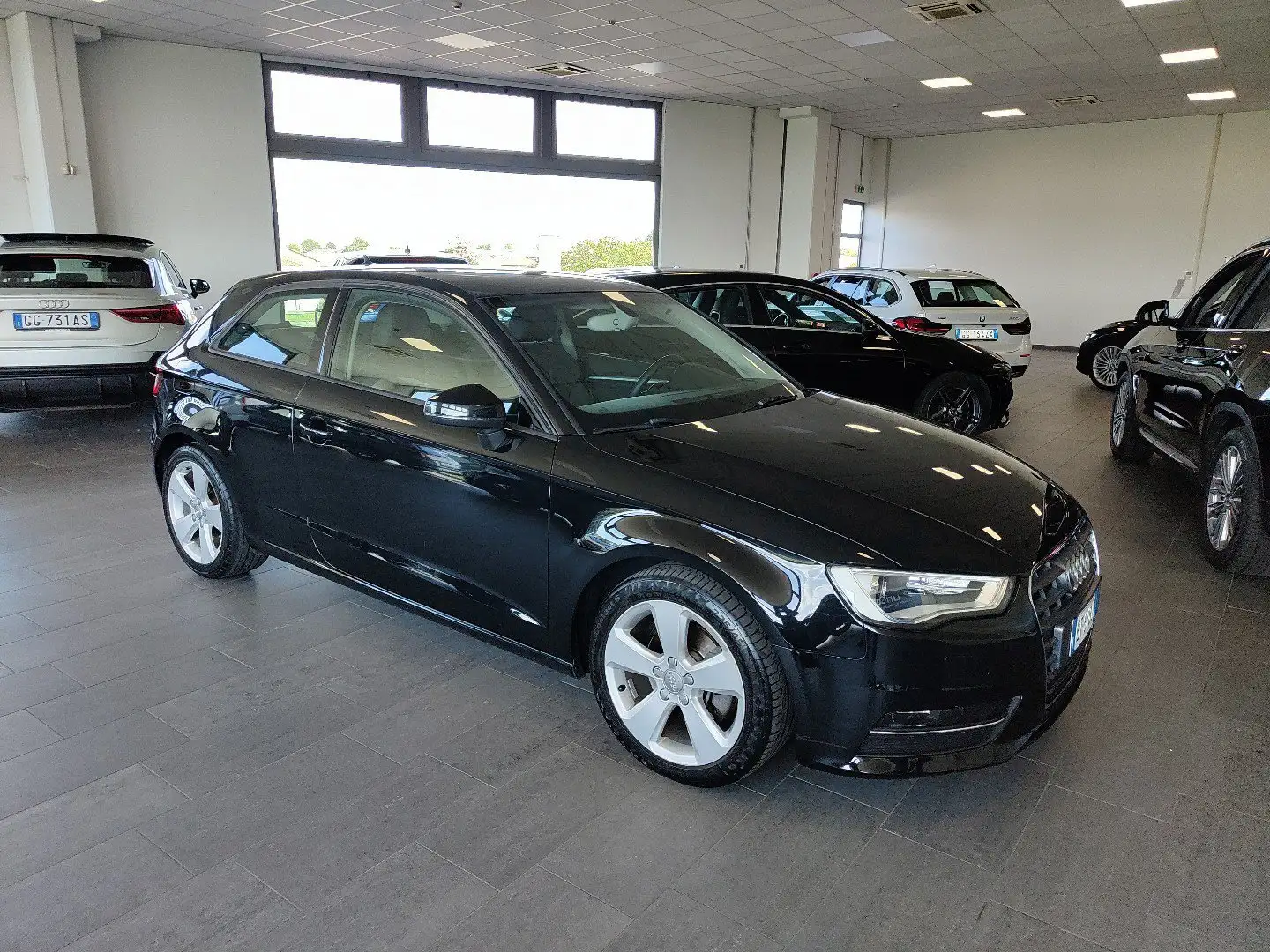 Audi A3 1.6TDI Ambition S tronic Auto Navi Cruise FariXeno Nero - 2