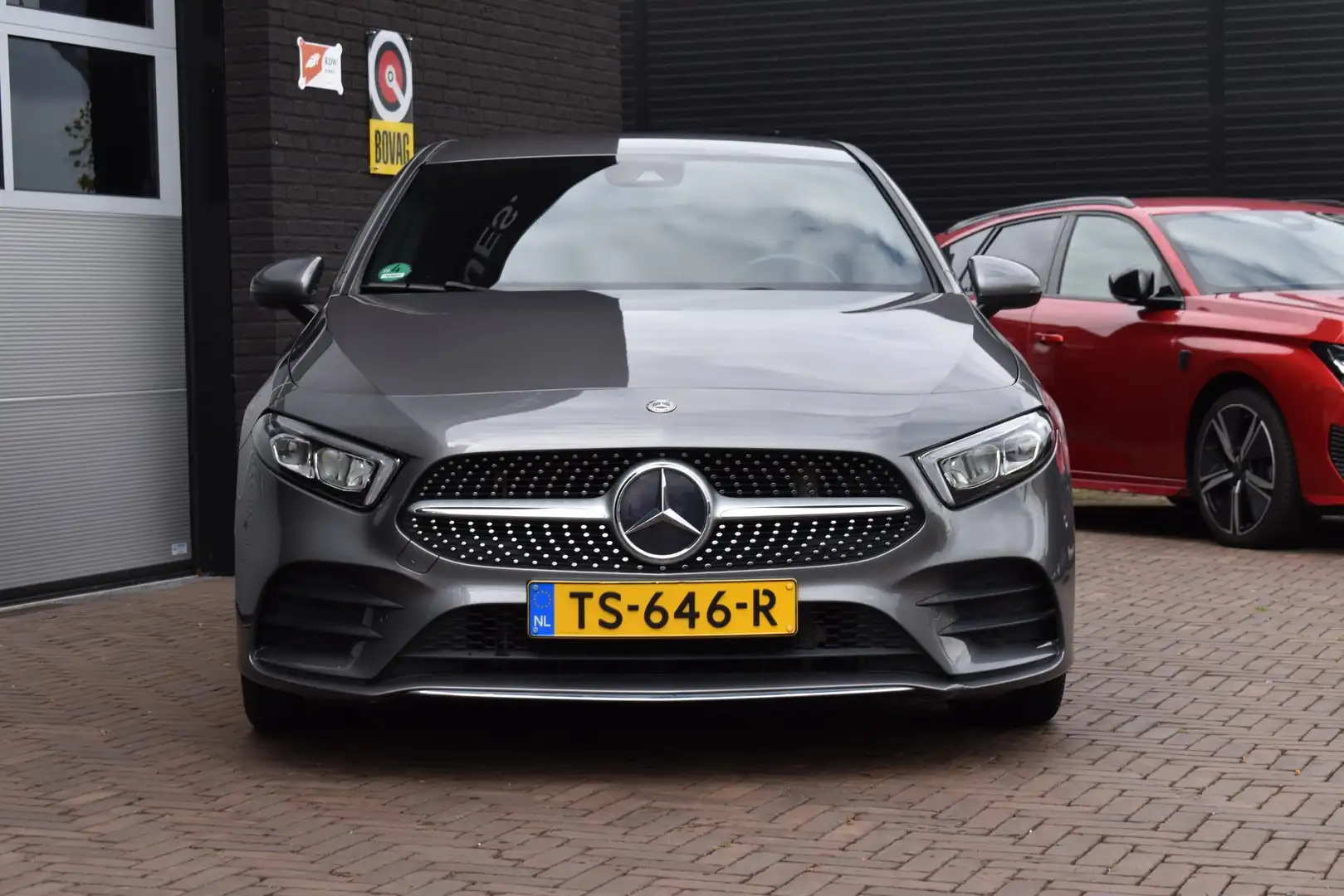 Mercedes-Benz A 200 163 PK Business Solution AMG Aut. | Navi | Camera Grijs - 2