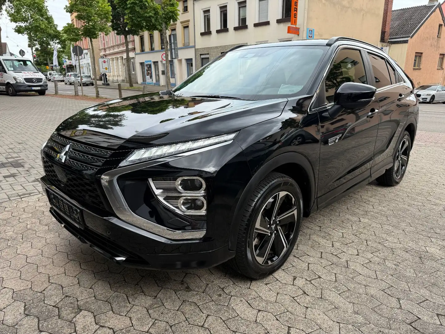 Mitsubishi Eclipse Cross Plus Select Hybrid 4WD Negro - 1