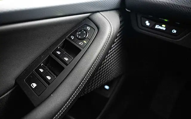 BMW 2 Series view 25