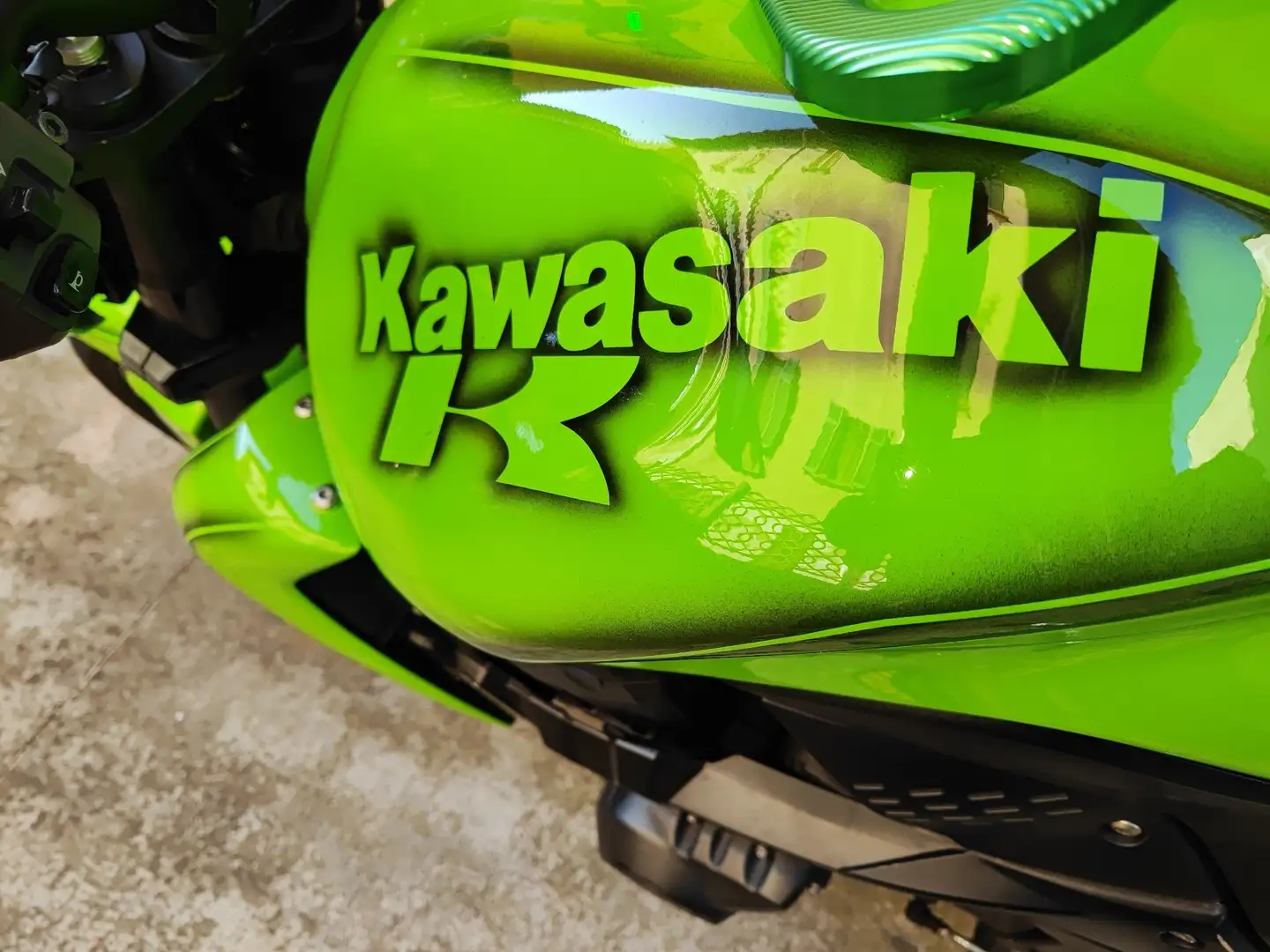 Kawasaki ZX 750 z750 Vert - 2