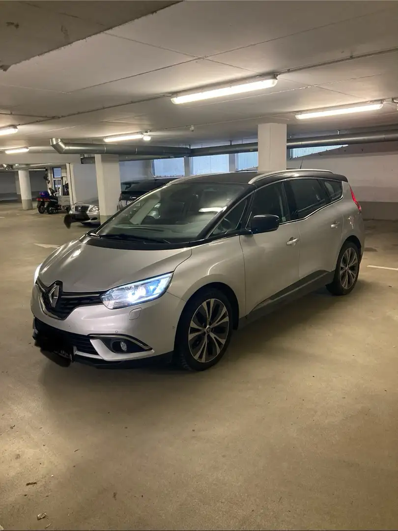 Renault Grand Scenic Silber - 1