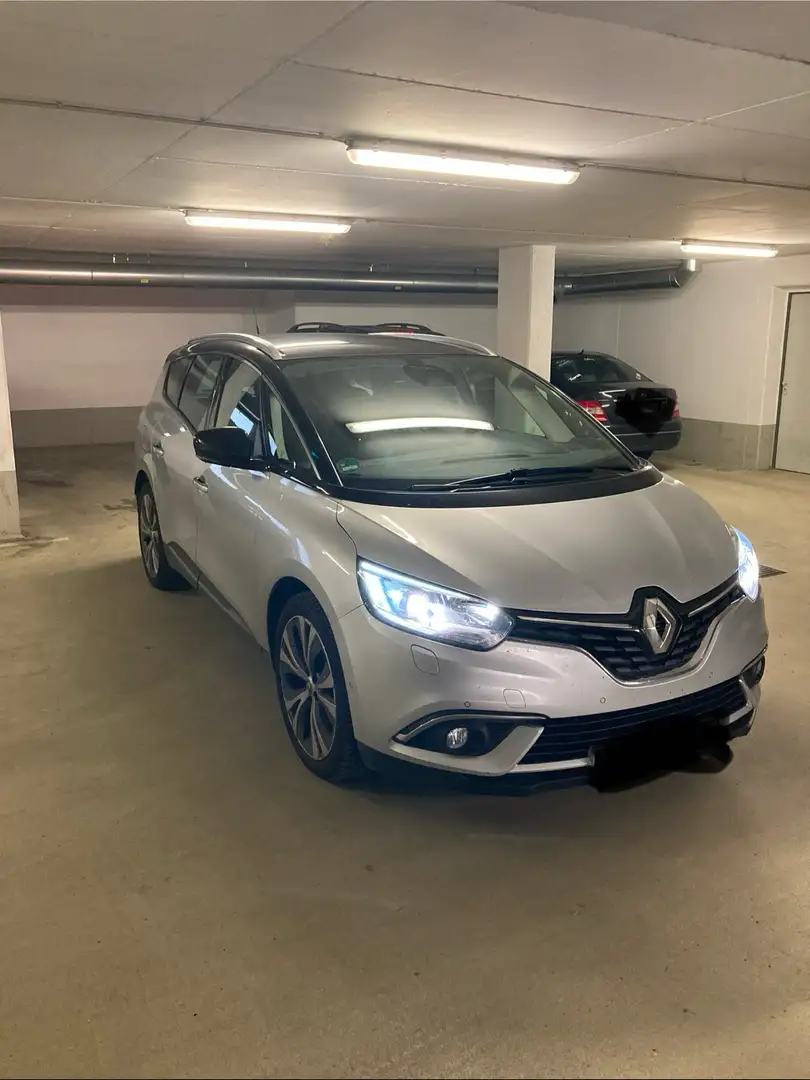 Renault Grand Scenic Silber - 2