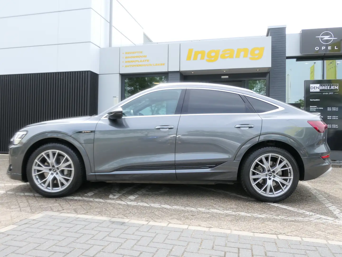 Audi e-tron Sportback 50 quattro S edition 71 kWh | S-Line | T Grijs - 2