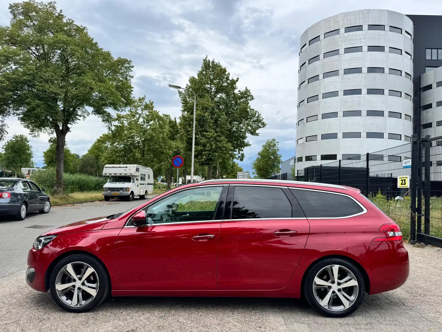 Peugeot 308 SW 1.2 e-THP Première|xenon|pano|navi|psensor|trek Rood - 2