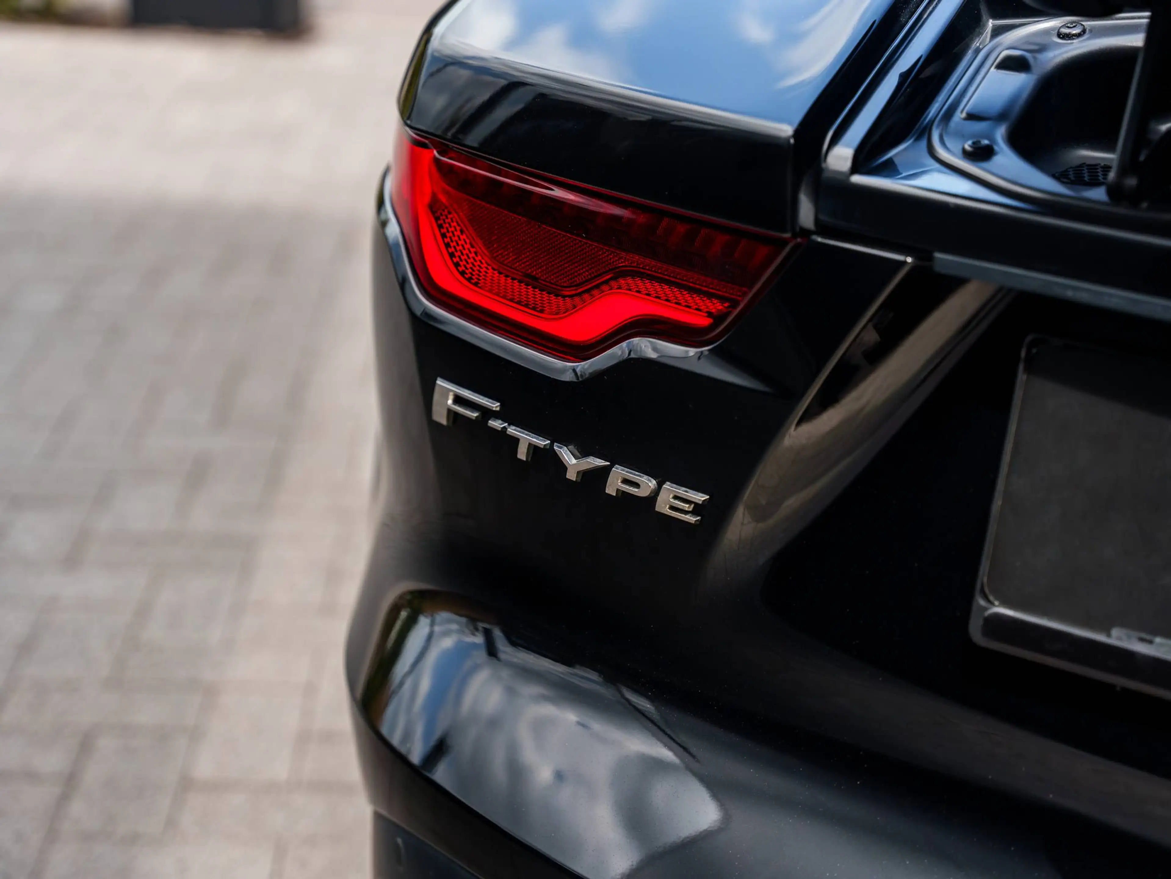 Jaguar F-Type Coupe 2.0 P300 - Panoramadak - Meridian 600W - CarPlay - Camera - Blind Spot - LED Premium - Leder — photo 10