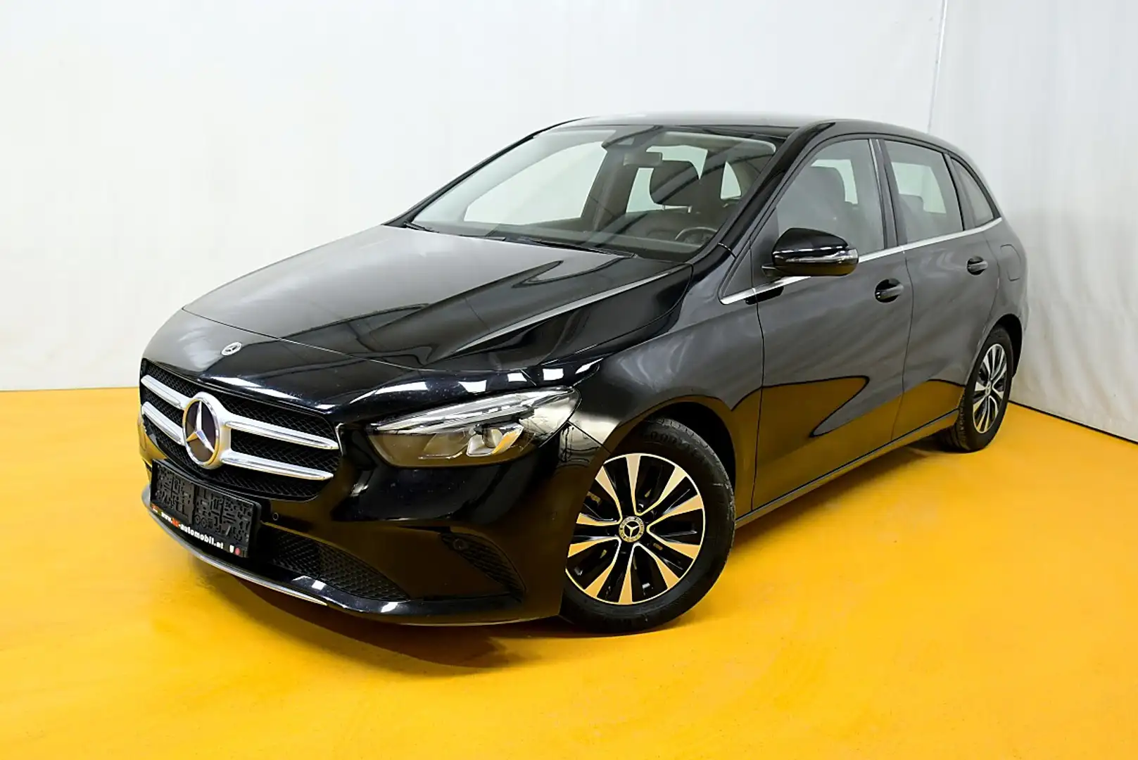Mercedes-Benz B 180 d Aut. Schwarz - 1