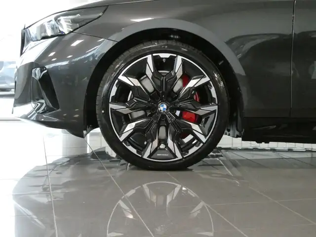 BMW i5 xDrive40 Ansicht 3