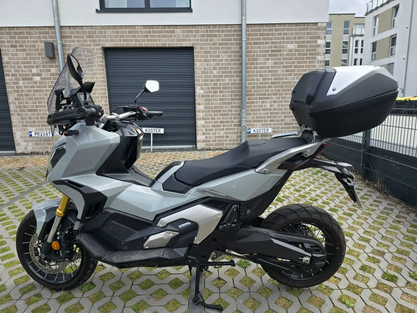 Honda X-ADV 750 Gris - 1