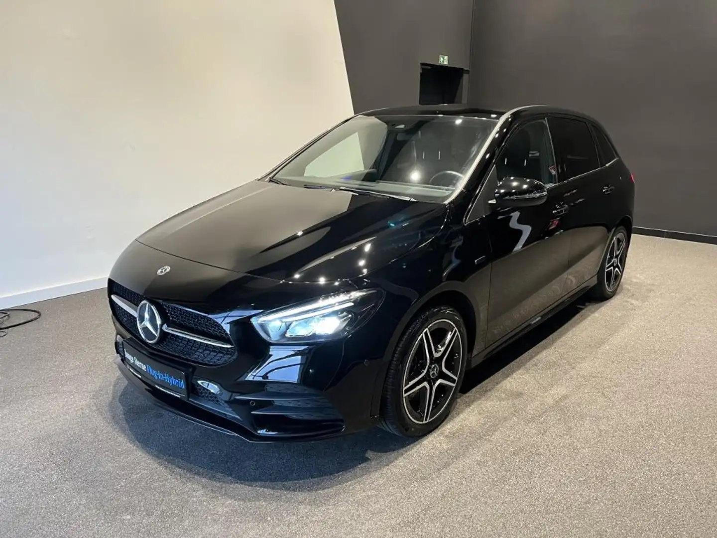 Mercedes-Benz B 250 e +MBUX+AMG+Night+Ambiente+NAVI+SHZ+AUT Schwarz - 1