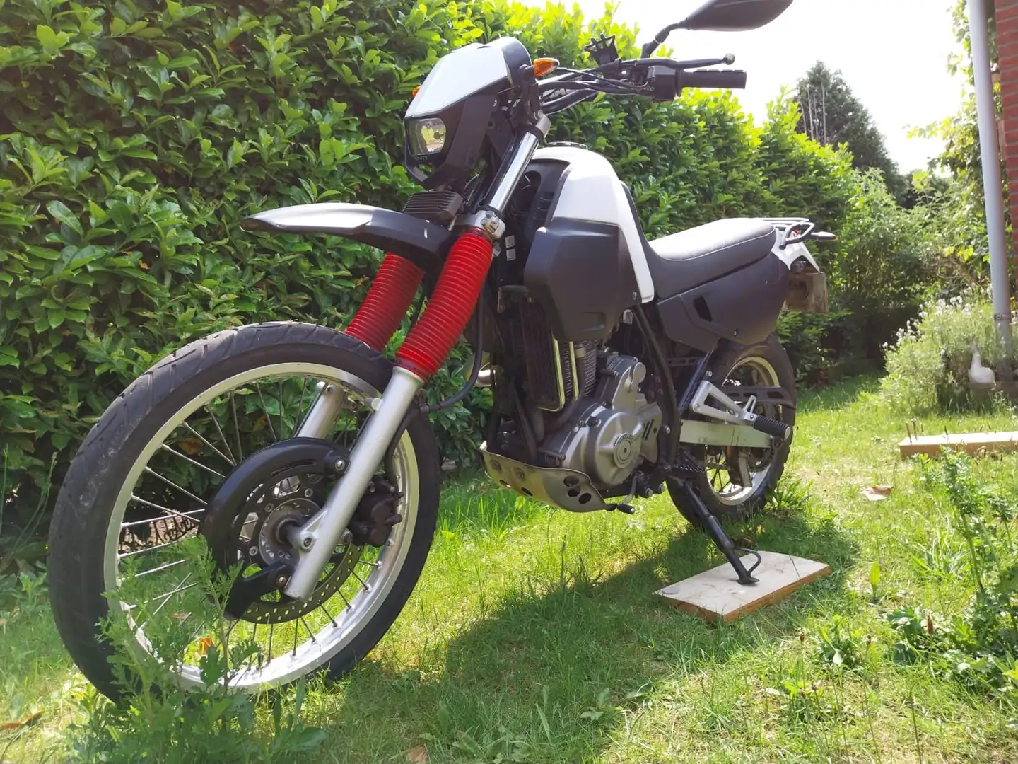 Suzuki DR 650 Schwarz - 1