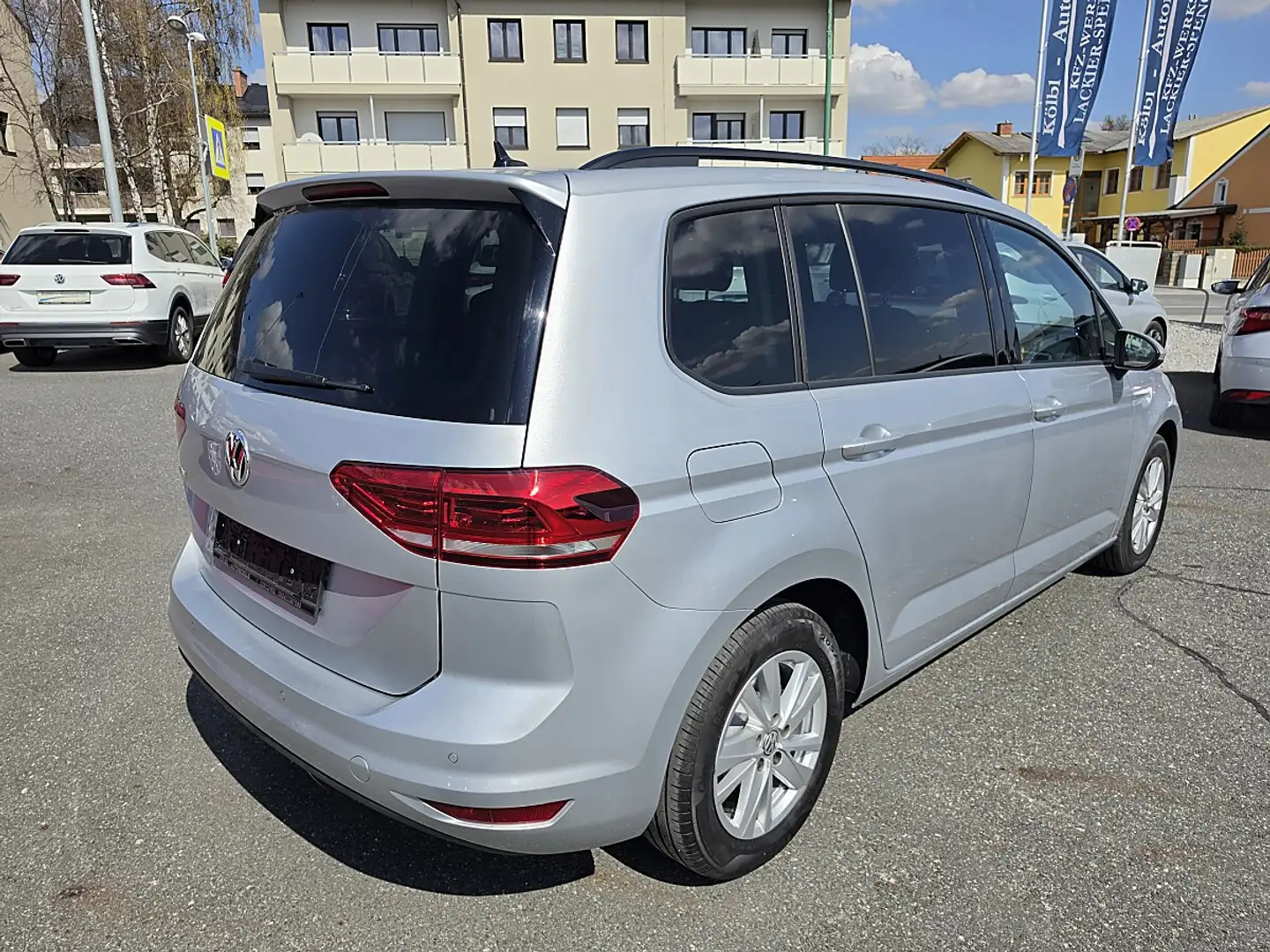 Volkswagen Touran Sky 2,0 TDI SCR DSG Grau - 2