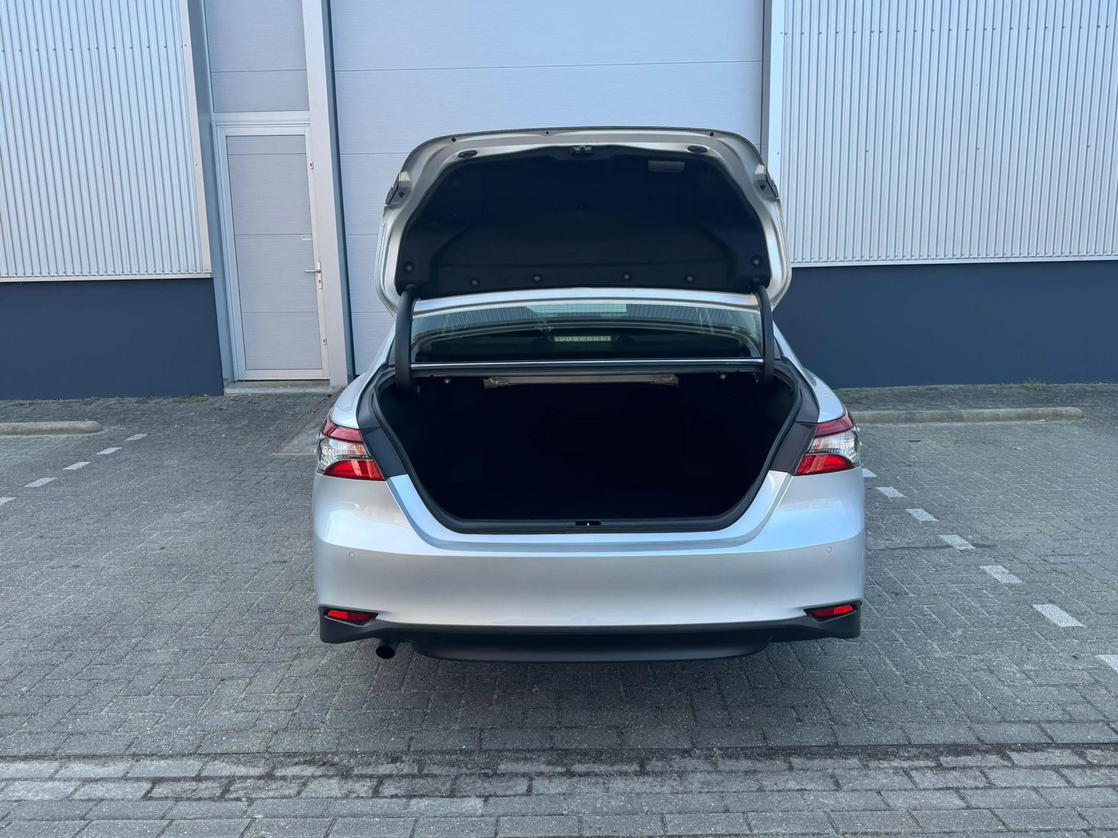Toyota Camry 2.5 Hybrid Business Leder — photo 15
