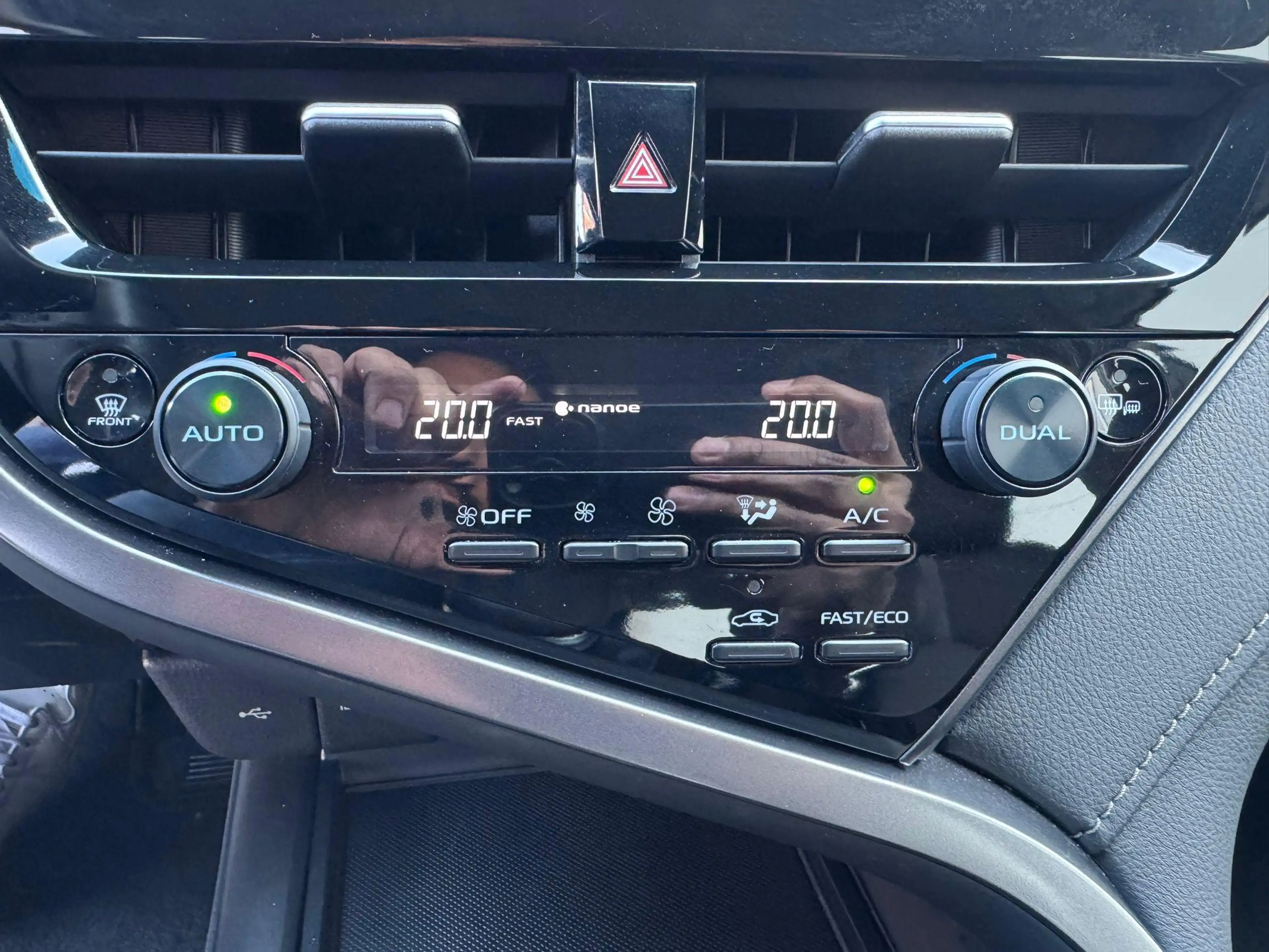 Toyota Camry 2.5 Hybrid Business Leder — photo 11