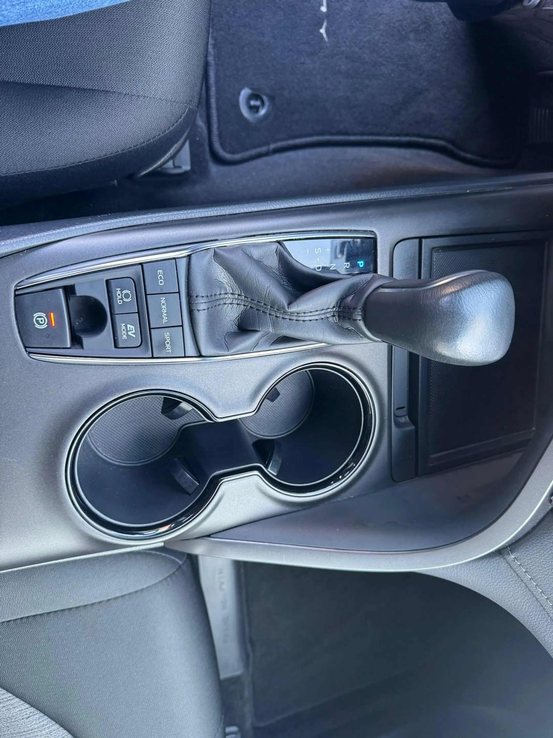Toyota Camry 2.5 Hybrid Business Leder — photo 12