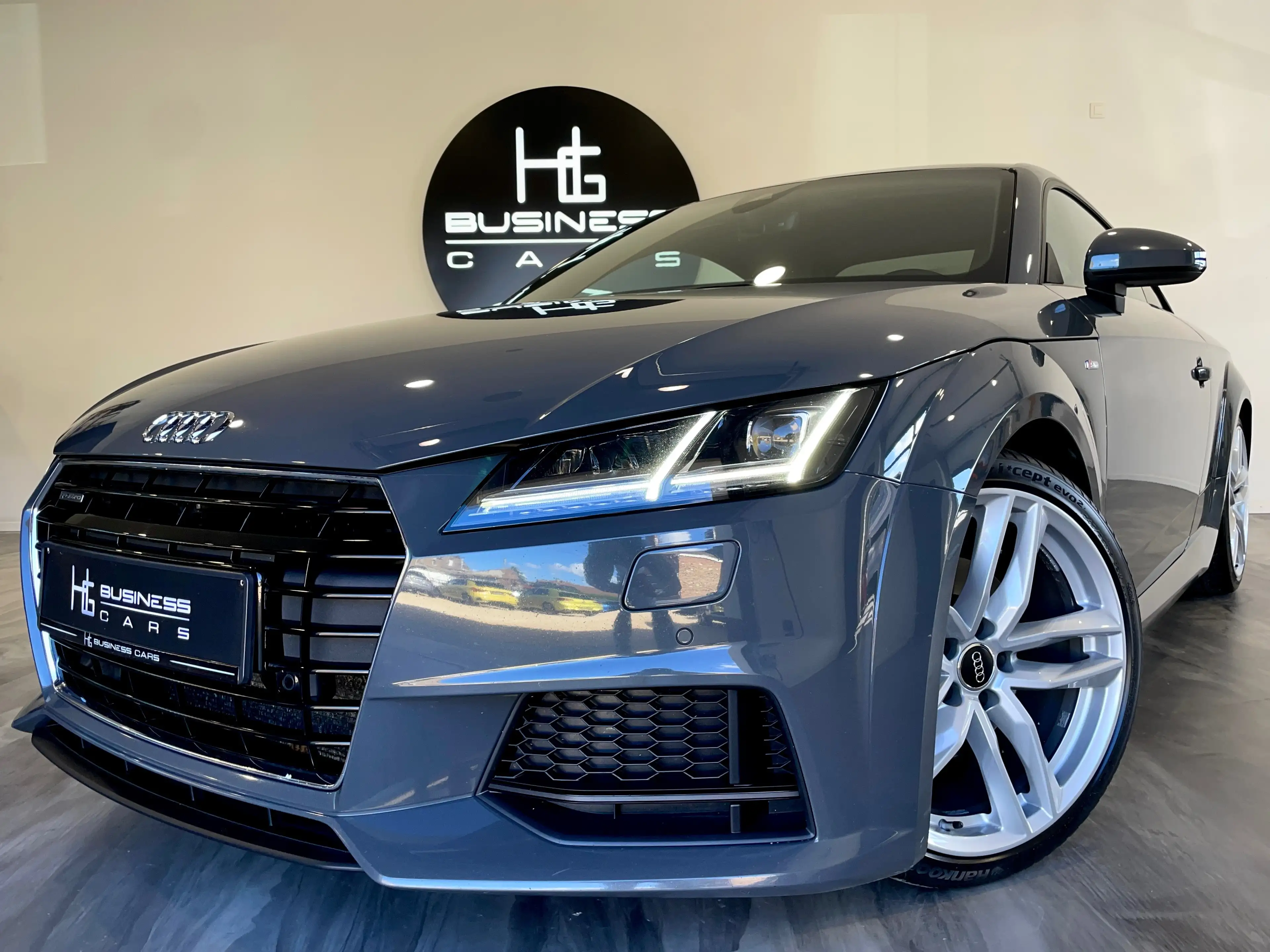 Audi TT 2.0 TFSI/ 3X S-LINE/ QUATTRO/ S-TRONIC/ LED MATRIX/ ALCANTARA