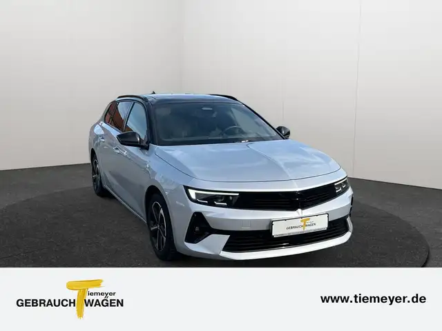 Opel Astra view 3