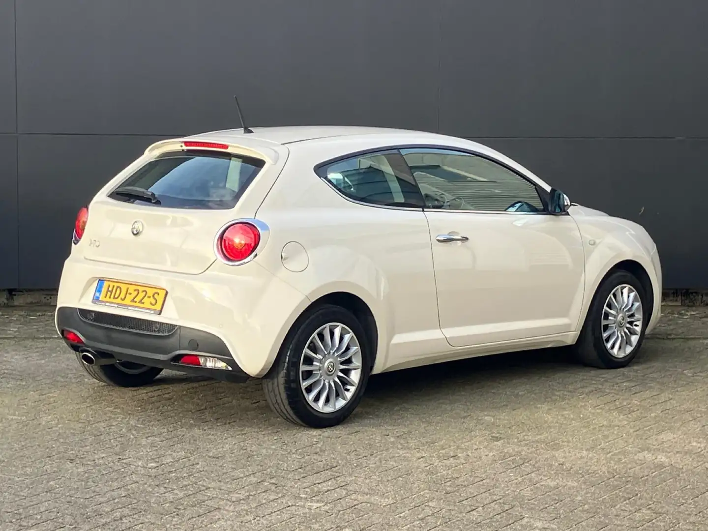 Alfa Romeo MiTo 1.4 Distinctive Beige - 2