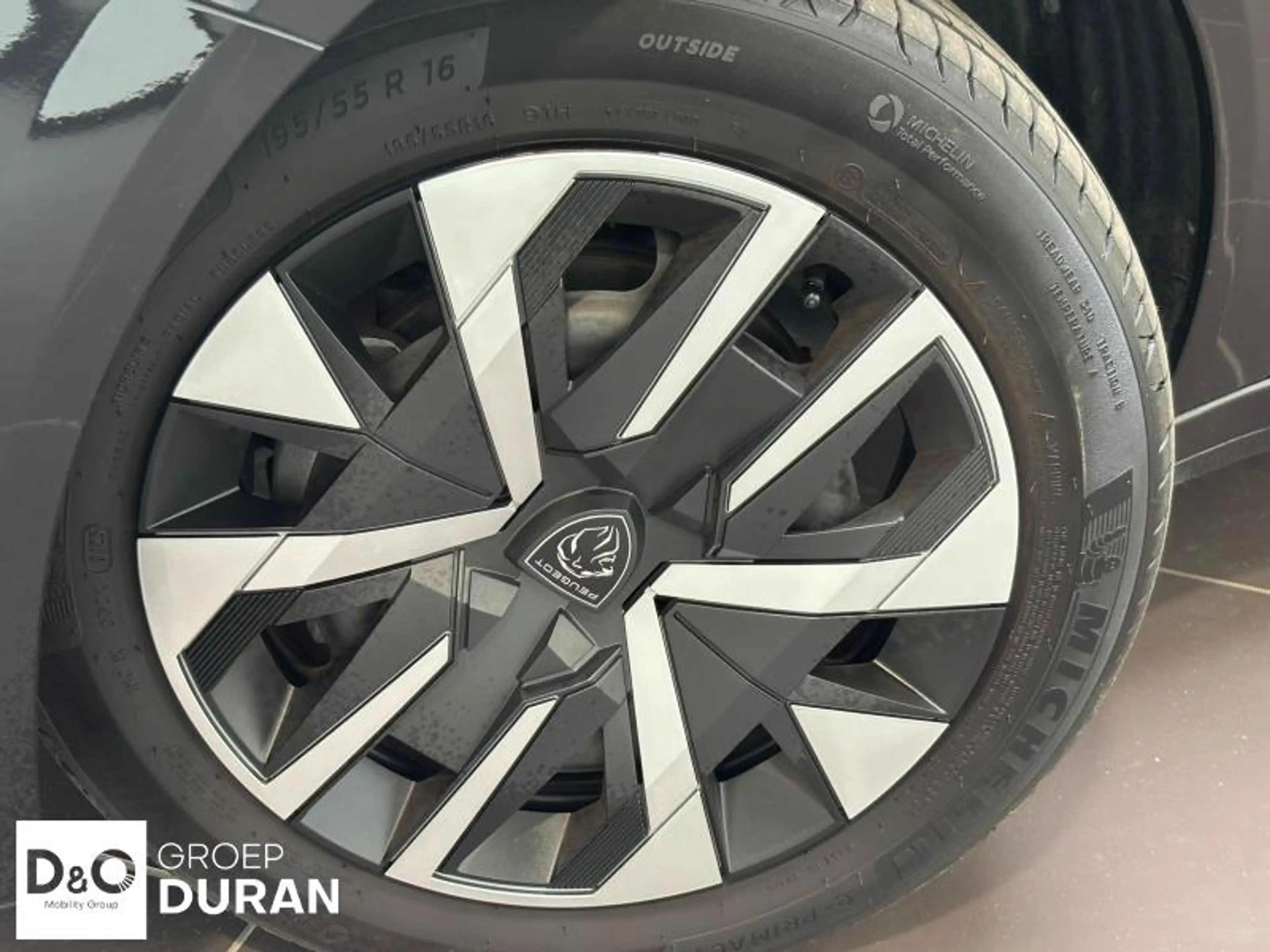 Peugeot 208 Style 1.2 Turbo Man.6 — photo 3