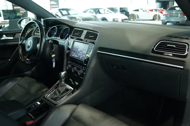 Volkswagen Golf view 17
