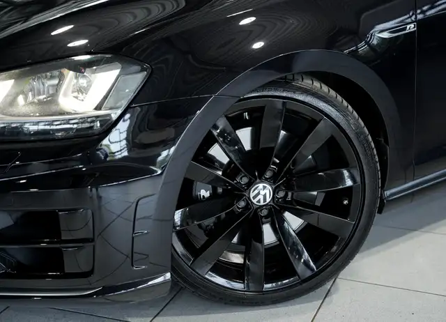 Volkswagen Golf view 3