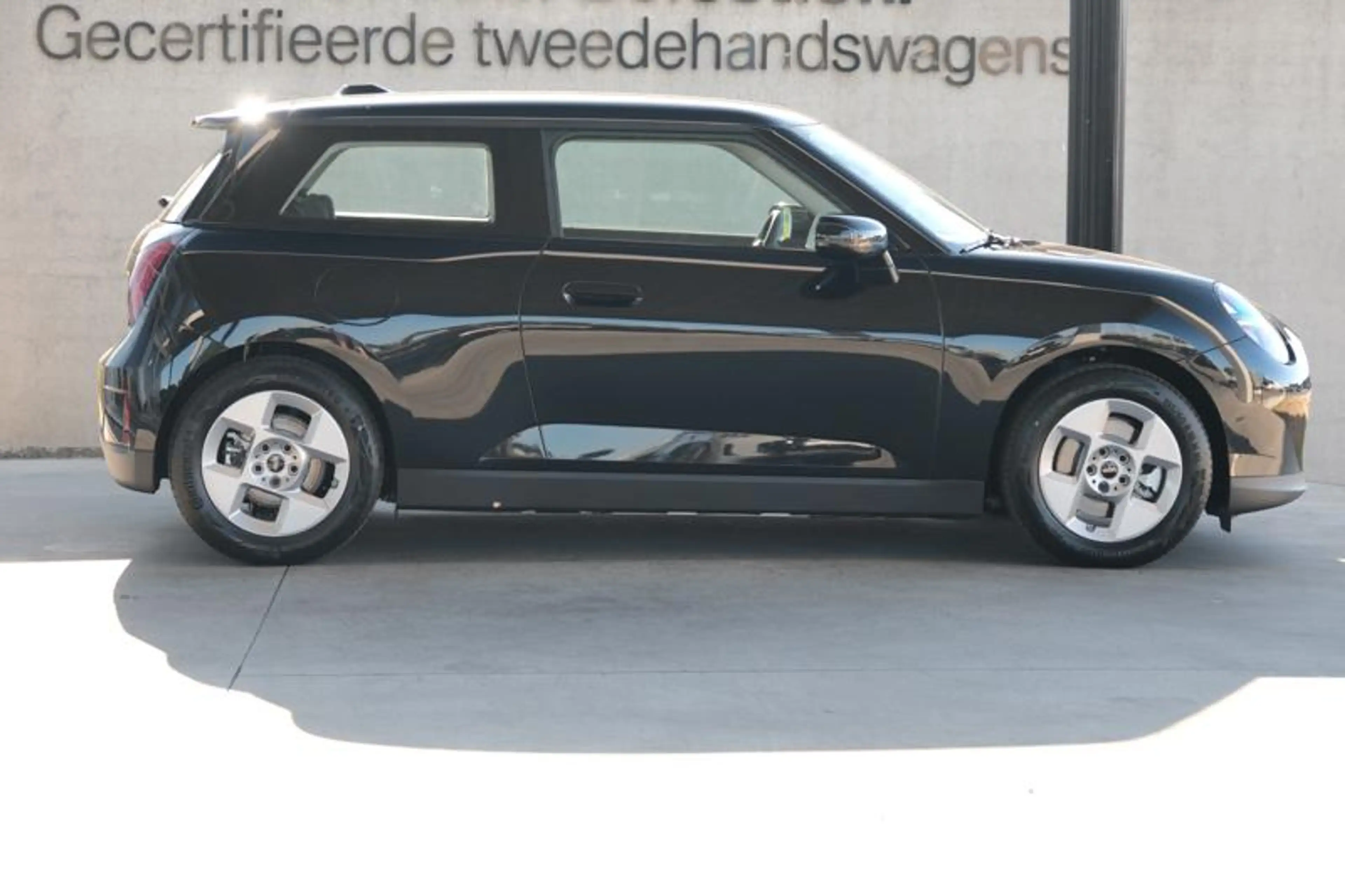 MINI Cooper SE Cooper SE Essential | 49 KWH | OLED | DRIVE ASSIST — photo 3