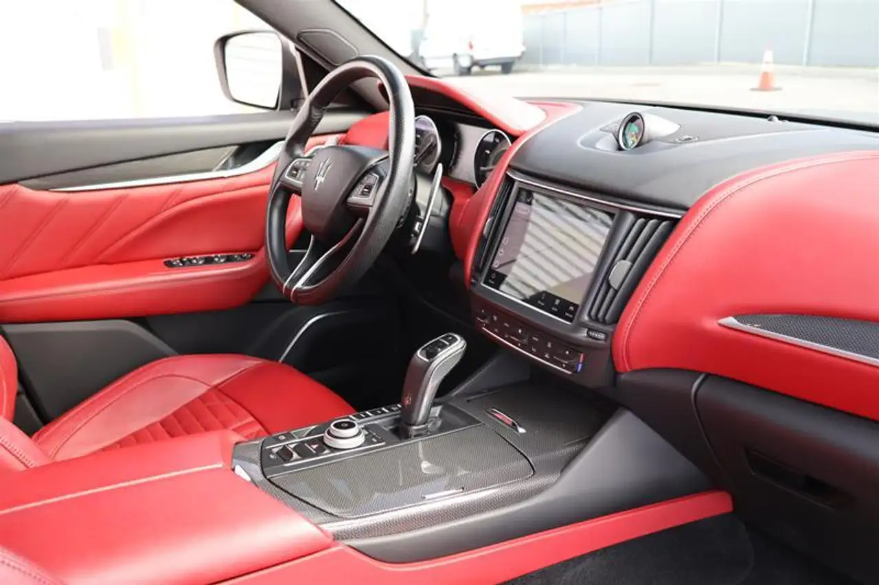 Maserati Levante снимка Maserati Levante