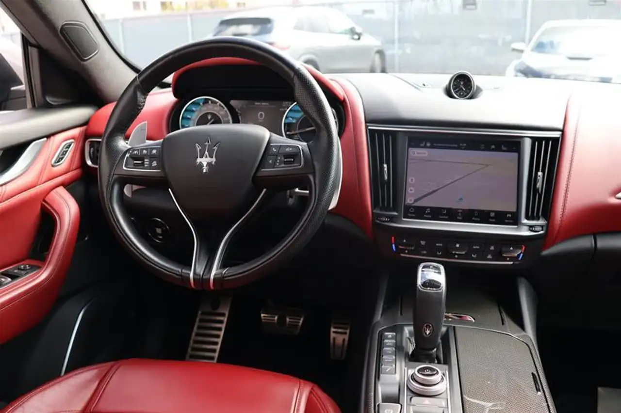 Maserati Levante снимка Maserati Levante