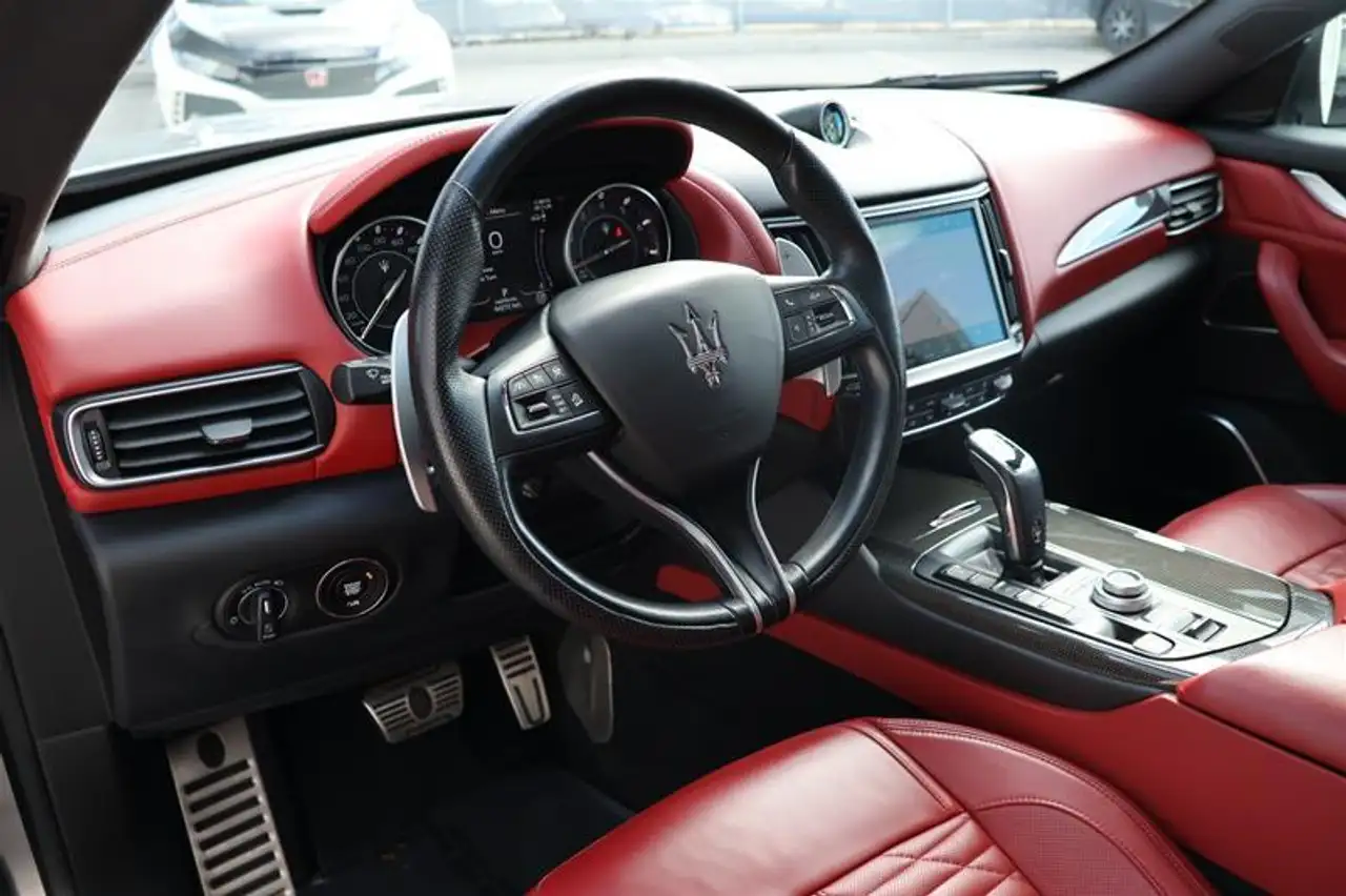 Maserati Levante снимка Maserati Levante
