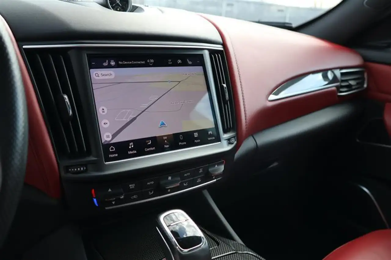 Maserati Levante снимка Maserati Levante