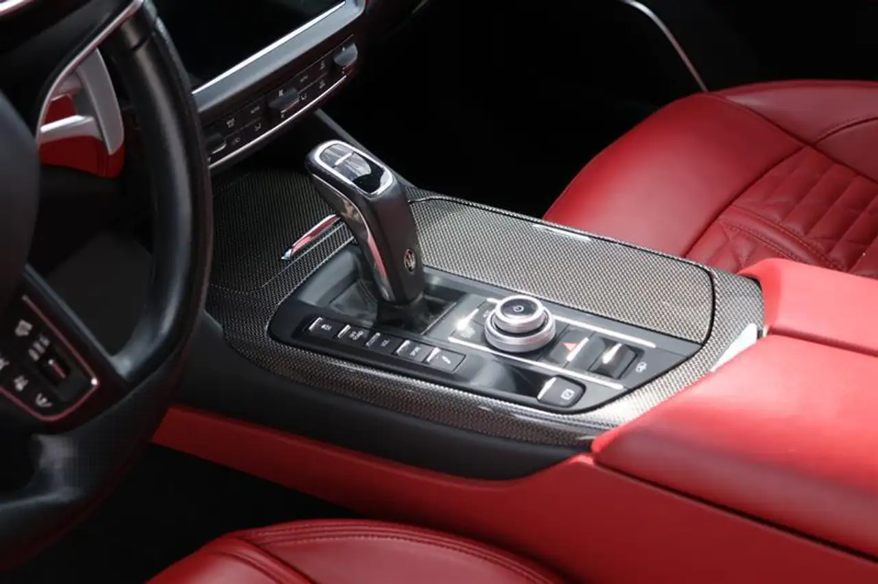 Maserati Levante снимка Maserati Levante