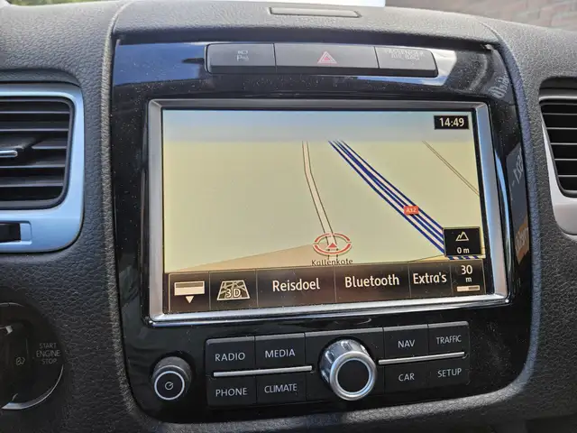 Volkswagen Touareg view 16