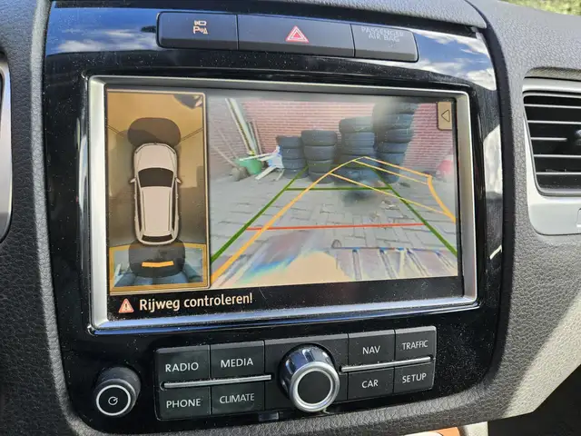 Volkswagen Touareg view 30