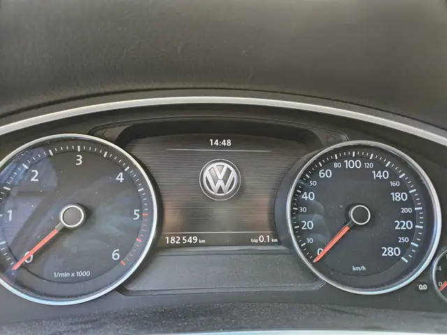 Volkswagen Touareg view 12