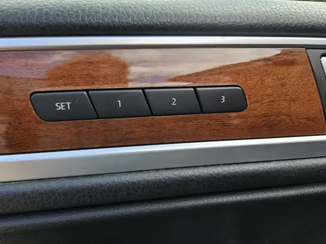 Volkswagen Touareg view 11