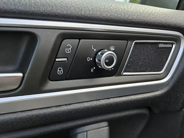 Volkswagen Touareg view 10