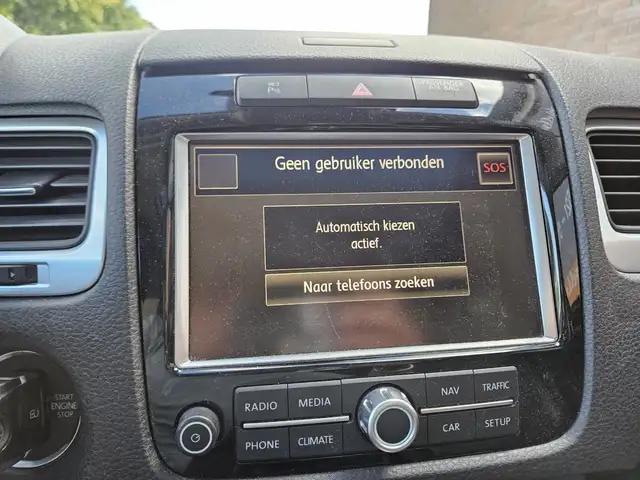 Volkswagen Touareg view 18