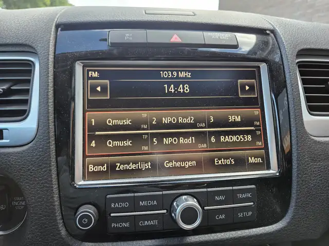 Volkswagen Touareg view 14