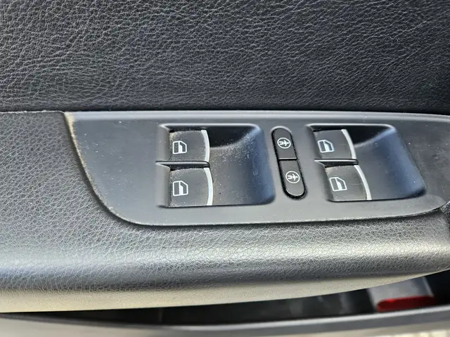 Volkswagen Touareg view 9