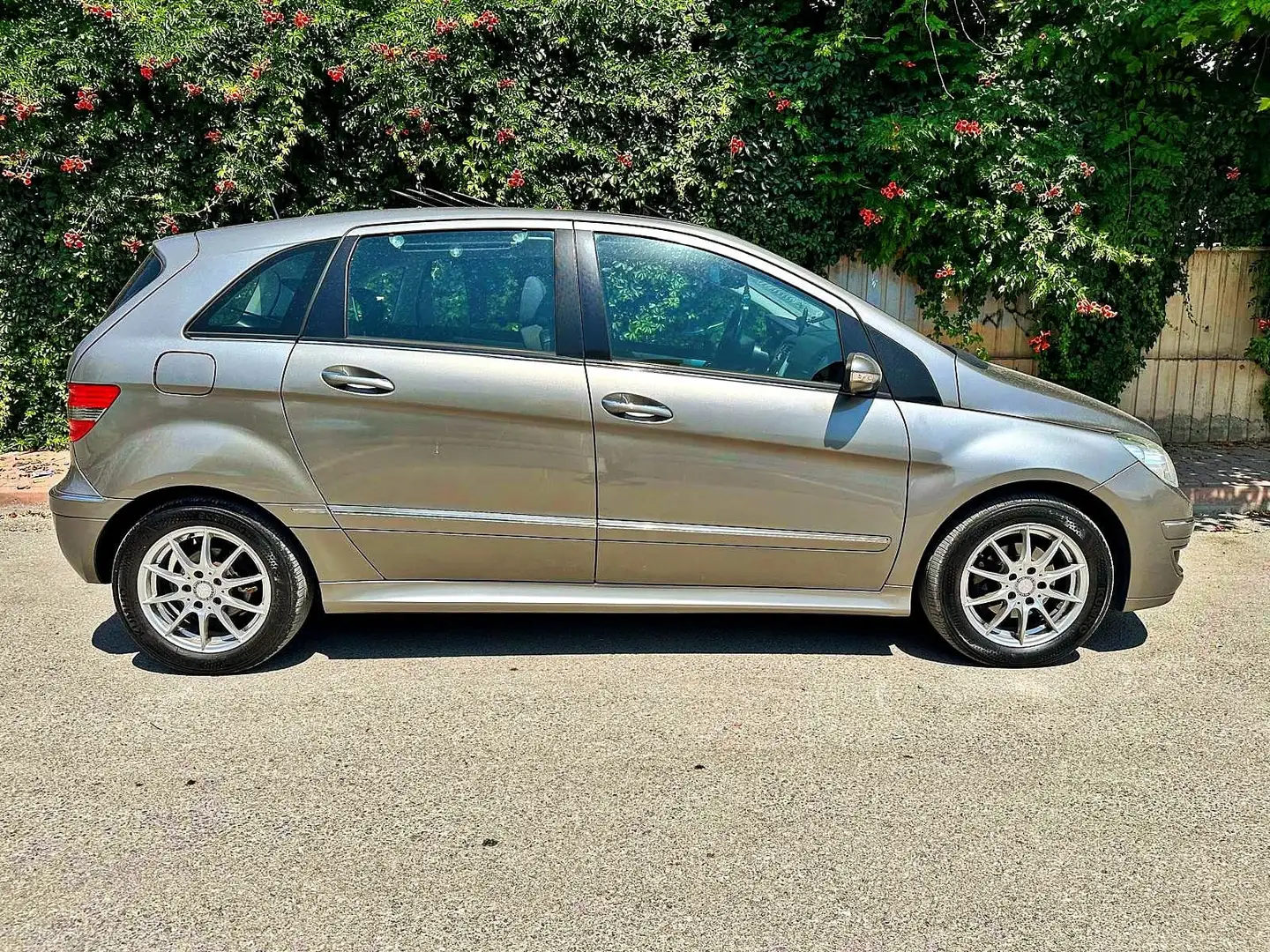 Mercedes-Benz B 170 B 170 Automatik/TÜV/AU 07/2027 Šedá - 1