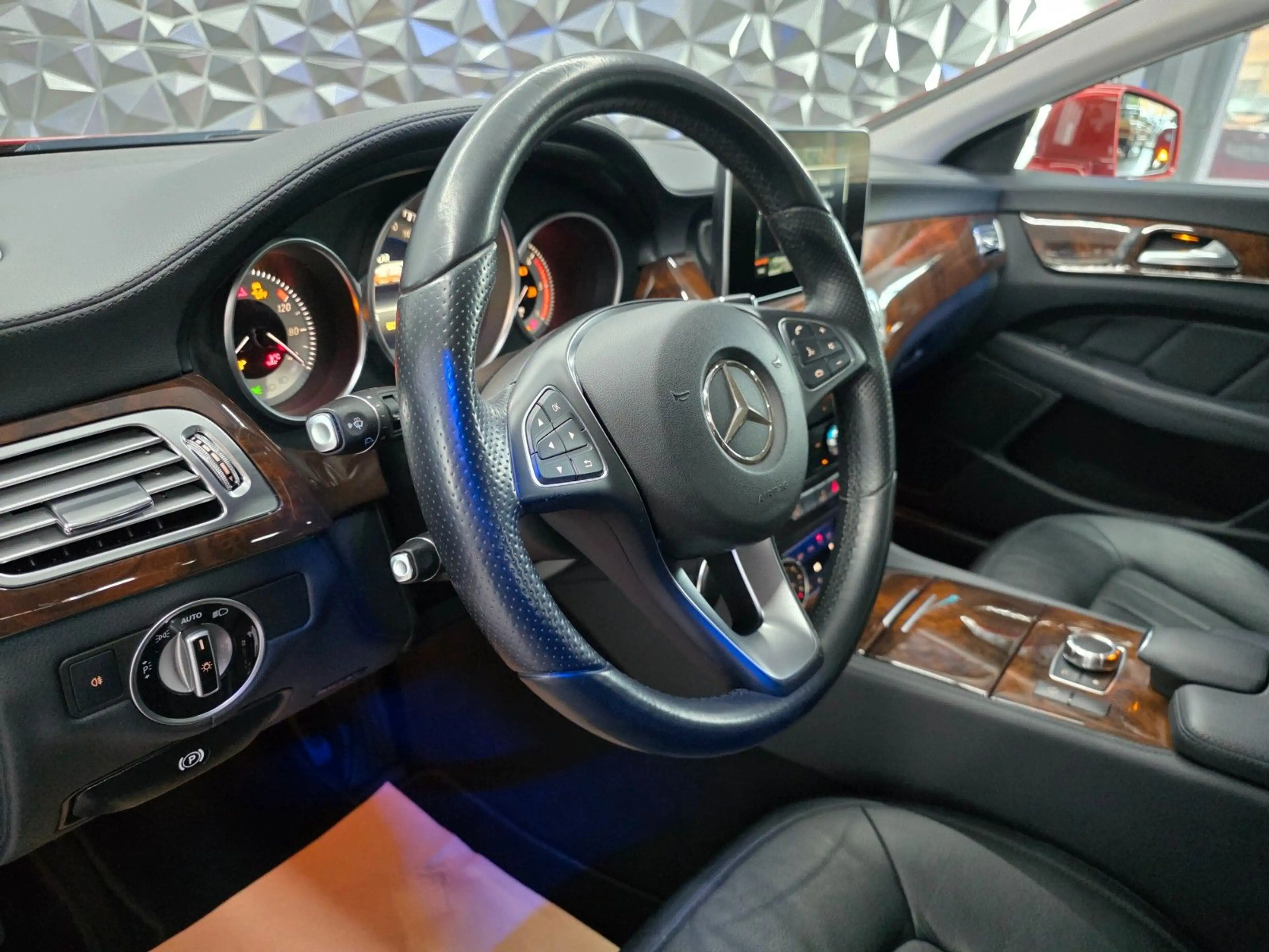 Mercedes-Benz CLS 350 — photo 15