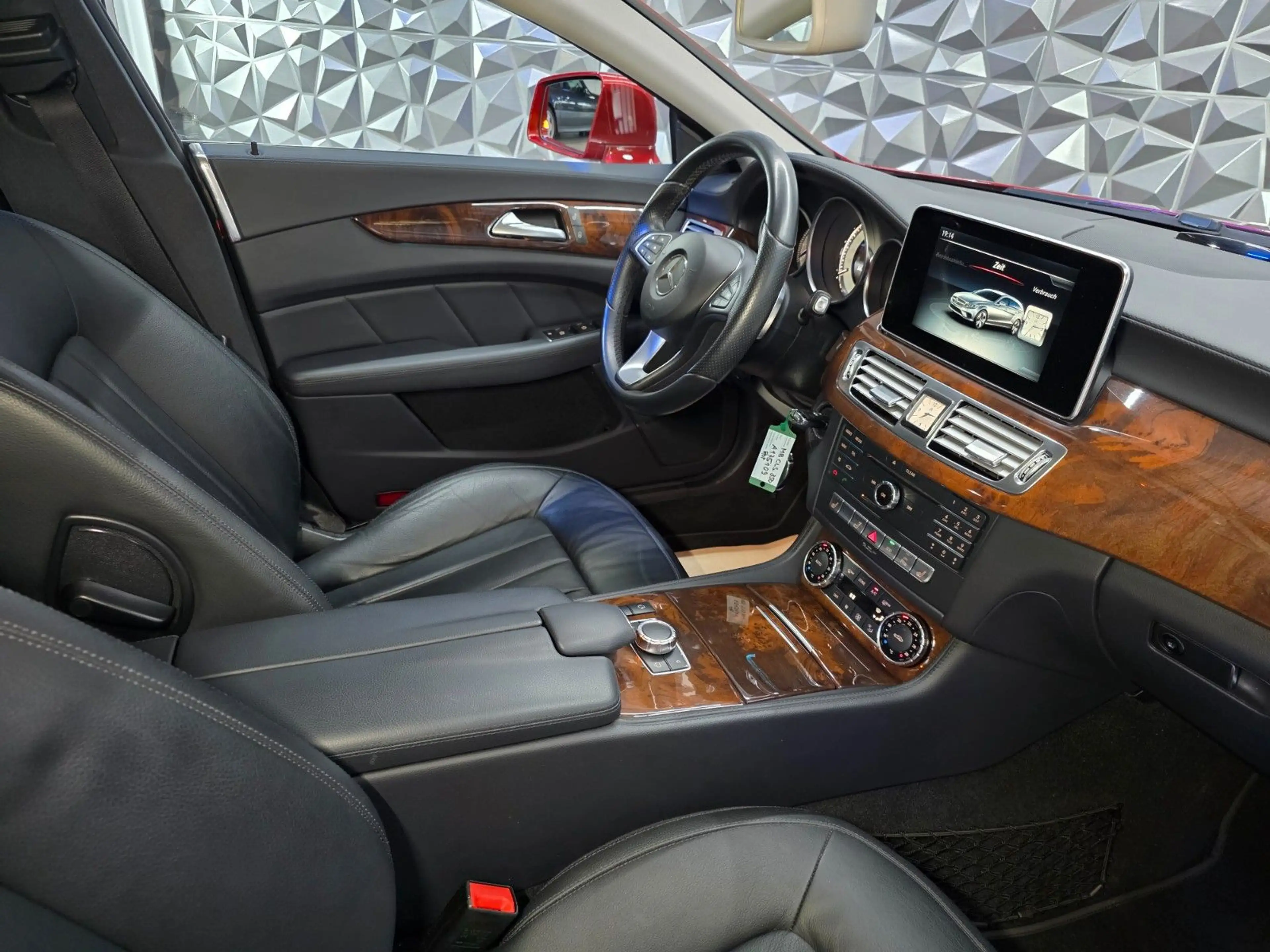 Mercedes-Benz CLS 350 — photo 8