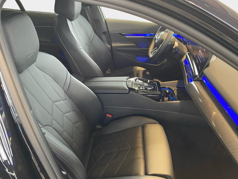 BMW 540 M Sport Pro — photo 15