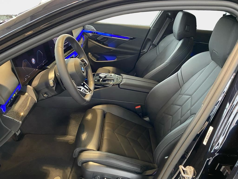BMW 540 M Sport Pro — photo 11