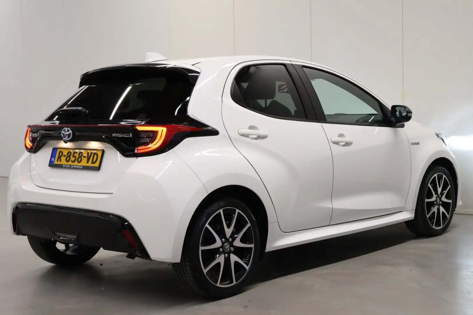Toyota Yaris 1.5 Hybride Dynamic Weiß - 2