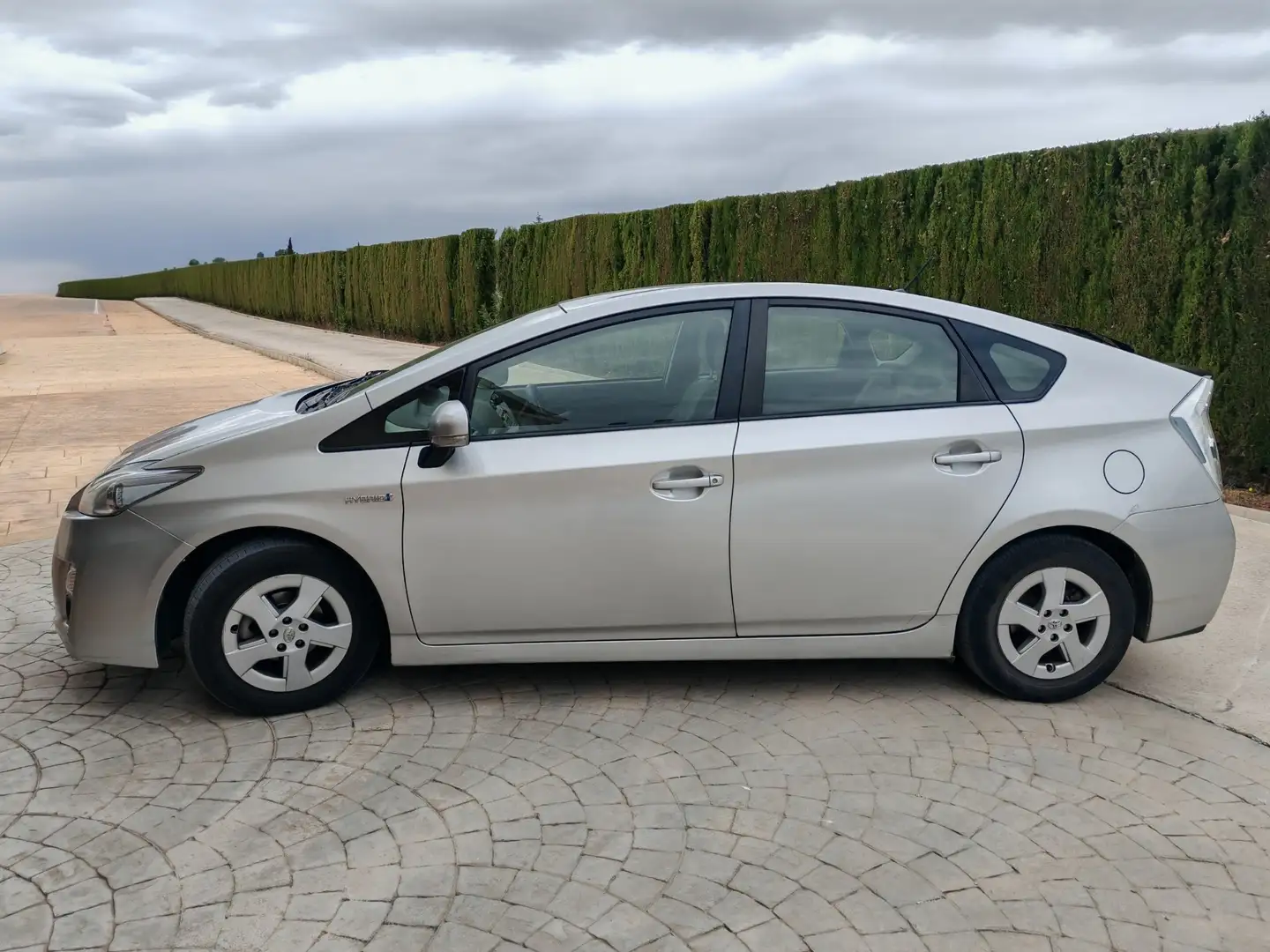 Toyota Prius 1.8 HSD Eco Gris - 1