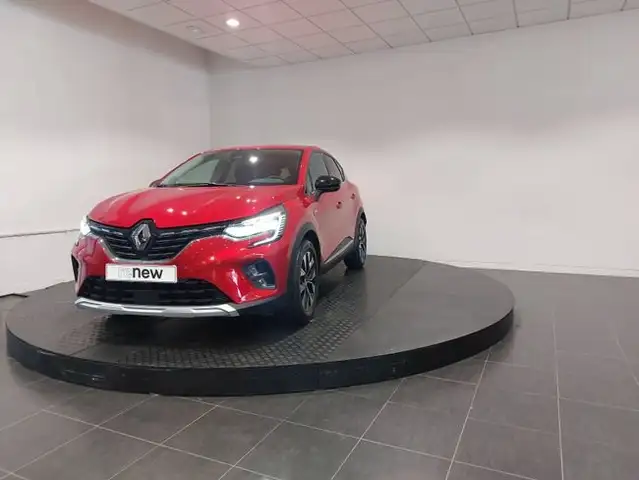 2023 Renault Captur in Red for sale